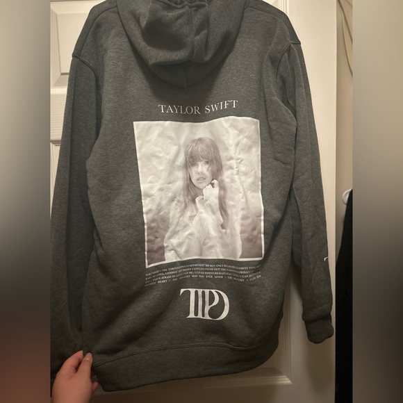 Taylor Swift hoodie - Picture 1 of 4
